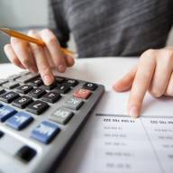 Para los trabajadores que pagan ganancias, la AFIP actualizó las deducciones a Ganancias para educación y transporte